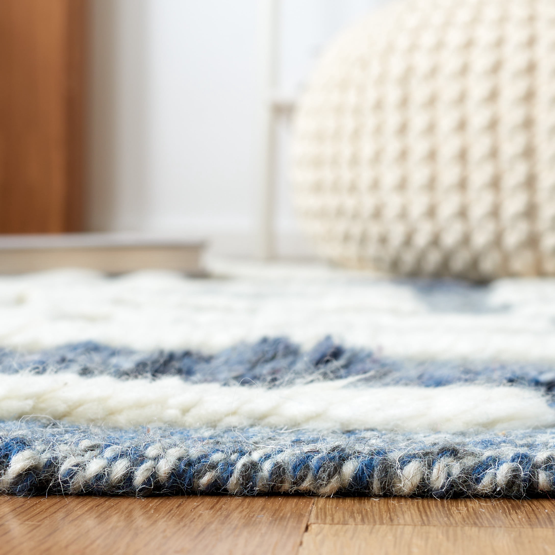 SAFAVIEH Casablanca Eric Geometric Wool Runner Rug, Blue/Ivory, 2'3" x 8'