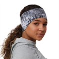thumbnail image 1 of TrailHeads Bandeau Imprimé Bandeau Queue de Cheval pour Femmes Chauffe-Oreilles pour Course et Randonnée - Gris Matrice, 1 of 4