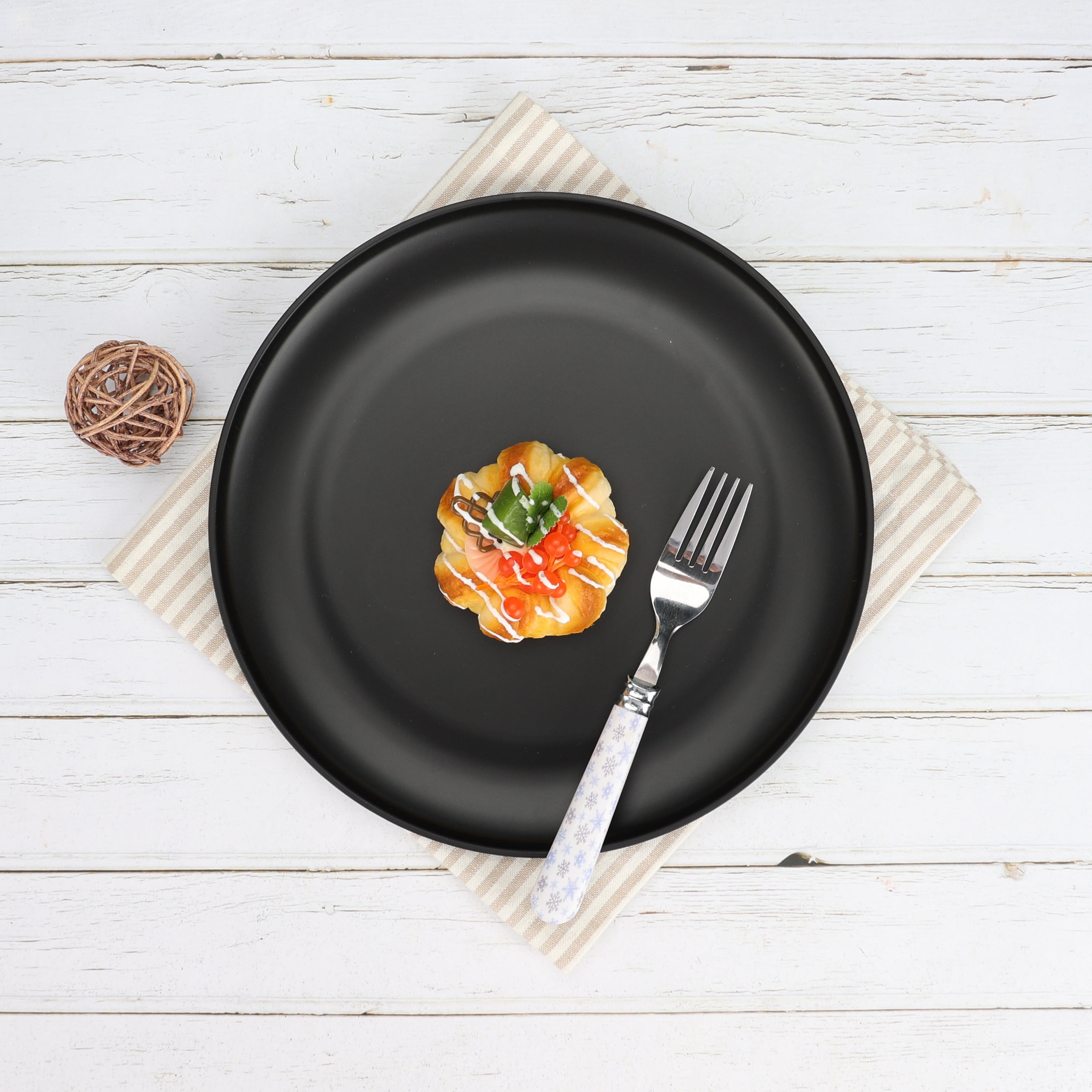 Mainstays 10.5 in Round Plastic Plate, Black