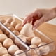 thumbnail image 3 of Caja de almacenamiento de huevos para refrigerador para una frescura conveniente y una bandeja para huevos duradera, 3 of 4