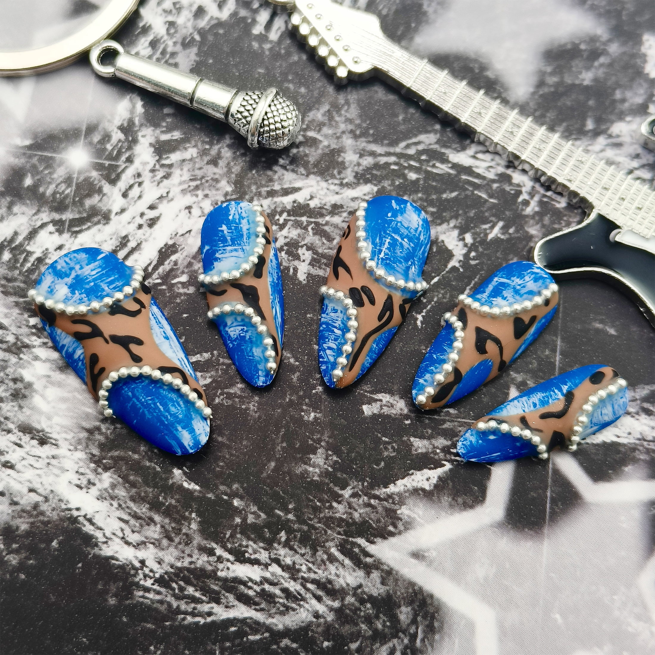 10pcs Almond Press on Nails Medium Length Blue Leopard Print Handmade False Nails with Pearl Trim Y2K Artistic Design for Women