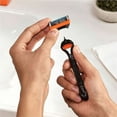 thumbnail image 4 of Gillette Fusion, hojas de afeitar para manos desnudas, 16 hojas de afeitar, contorneado de precisión, tira lubricante doble, 4 of 5