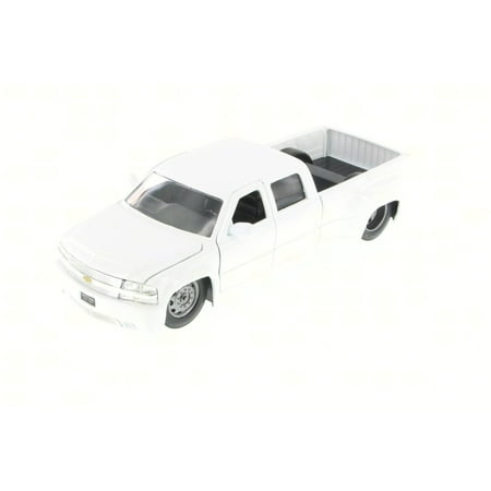 - 1999 Chevy Silverado Dooley Pickup Truck, White - JADA 90146YJ - 1/24 Scale Diecast Model Toy Car (Brand New, but NOT IN BOX)
