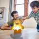 thumbnail image 4 of Figura de oso luminoso que cambia de color | Peluche con luz LED y lazo | Luz nocturna multicolor para niños | Regalo de cumpleaños para niños y niñas, 4 of 5