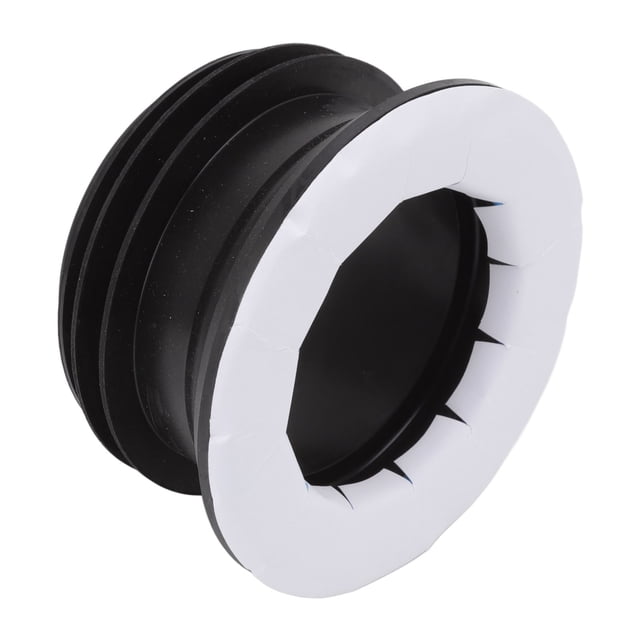 anillo de junta para inodoro, anillo de sellado de caucho flexible para baño. Vista 3/4 de un anillo de sellado de goma negro con paredes acanaladas y brida cubierta por papel protector blanco; forma cilíndrica con abertura central, accesorio de plomería para evitar fugas y olores que suele usarse también como reemplazo rápido en instalaciones domésticas.