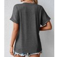thumbnail image 3 of Camiseta de Mujer Manga Corta Botón Decoración Cuello en V Color Puro Señora Jersey Top para el Trabajo Compras Diarias Gris Oscuro M, 3 of 8