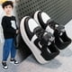 thumbnail image 1 of Zapatillas de deporte para niños de primavera y otoño, suela suave, ligeras, antideslizantes, de cuero, para niños medianos y grandes, zapatos deportivos versátiles e informales, 1 of 5