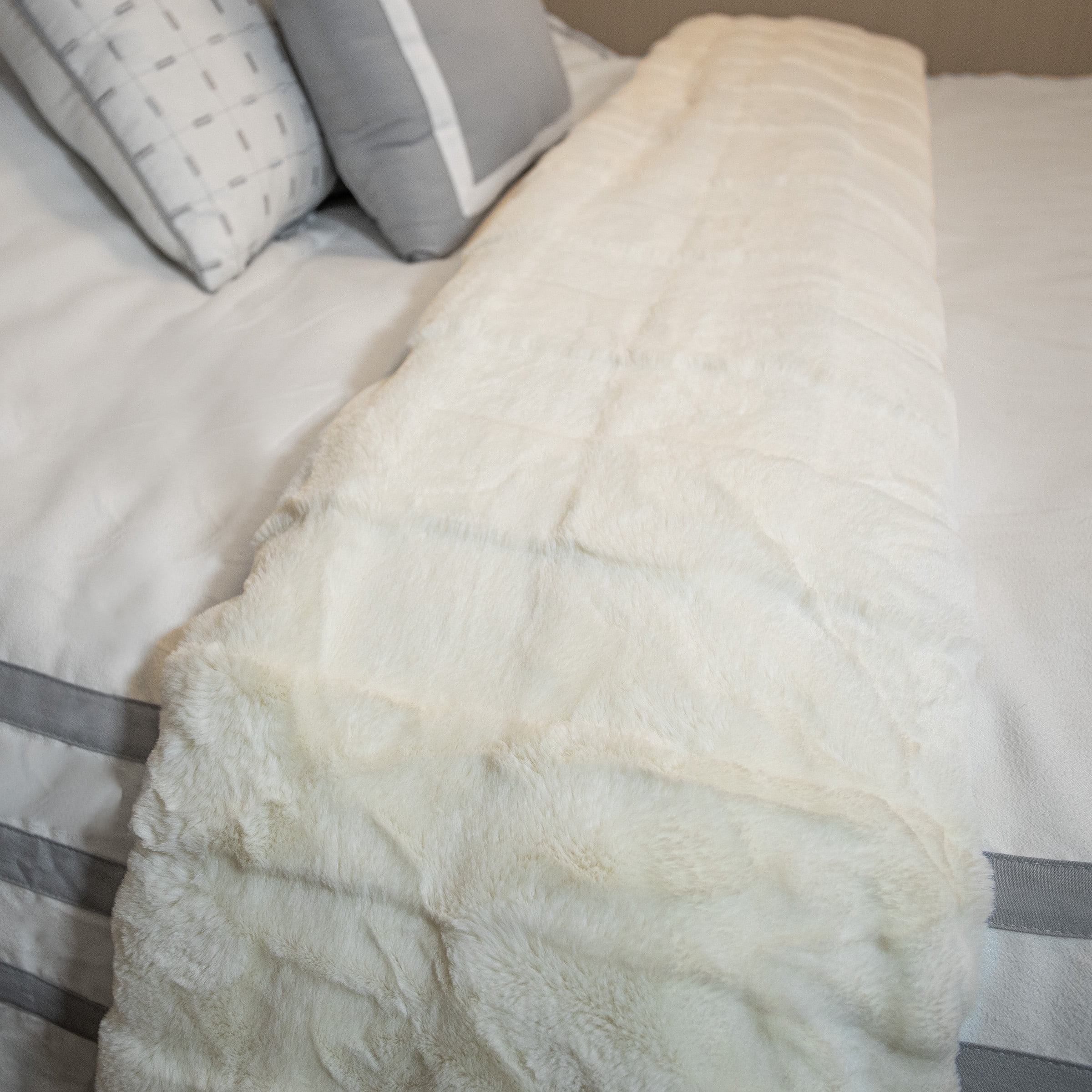 Lavish Home 60x80-Inch Faux Fur Blanket - Queen Size Bedding (Cream)