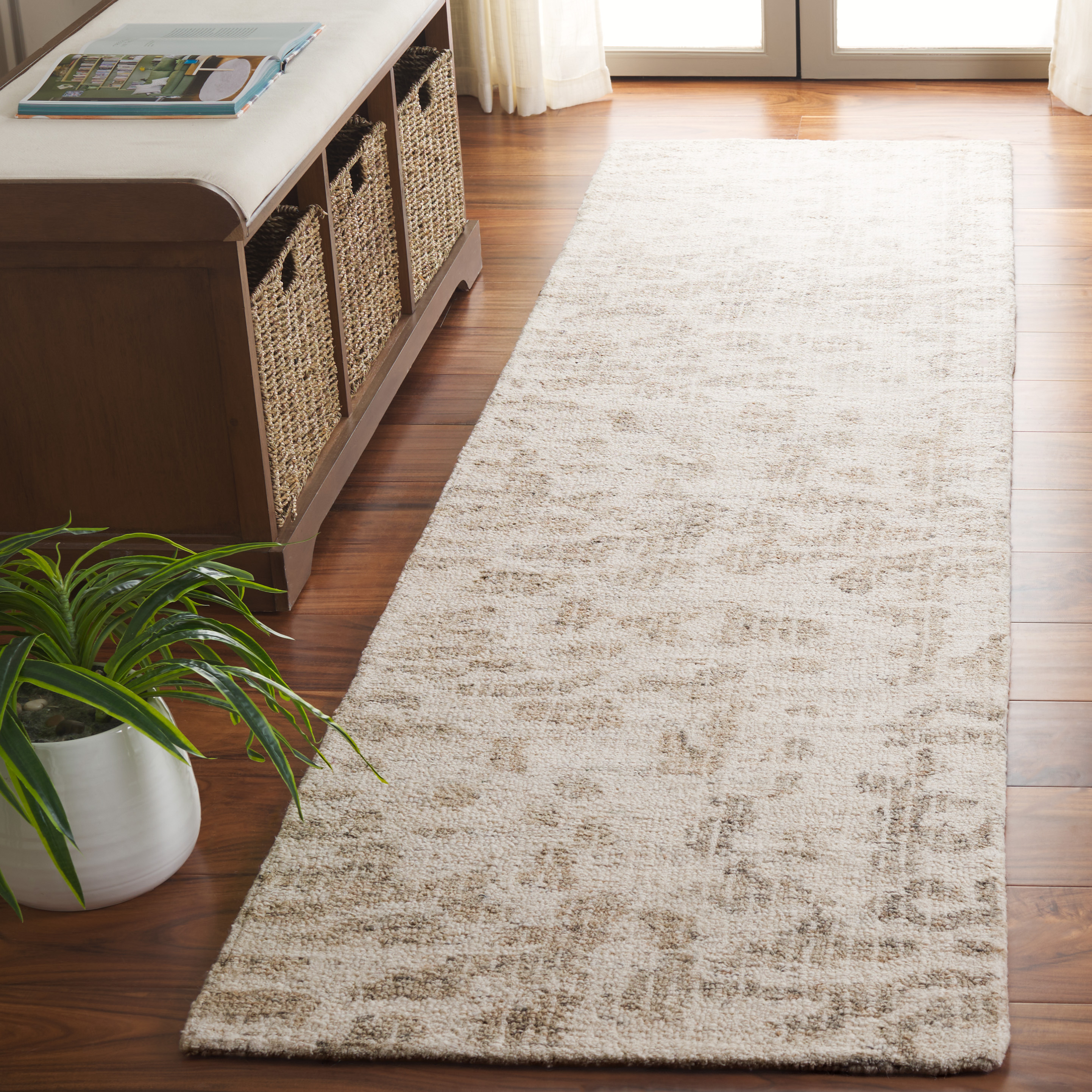 SAFAVIEH Ebony Iacopo Distressed Runner Rug, Ivory/Gray, 2'3" x 9'