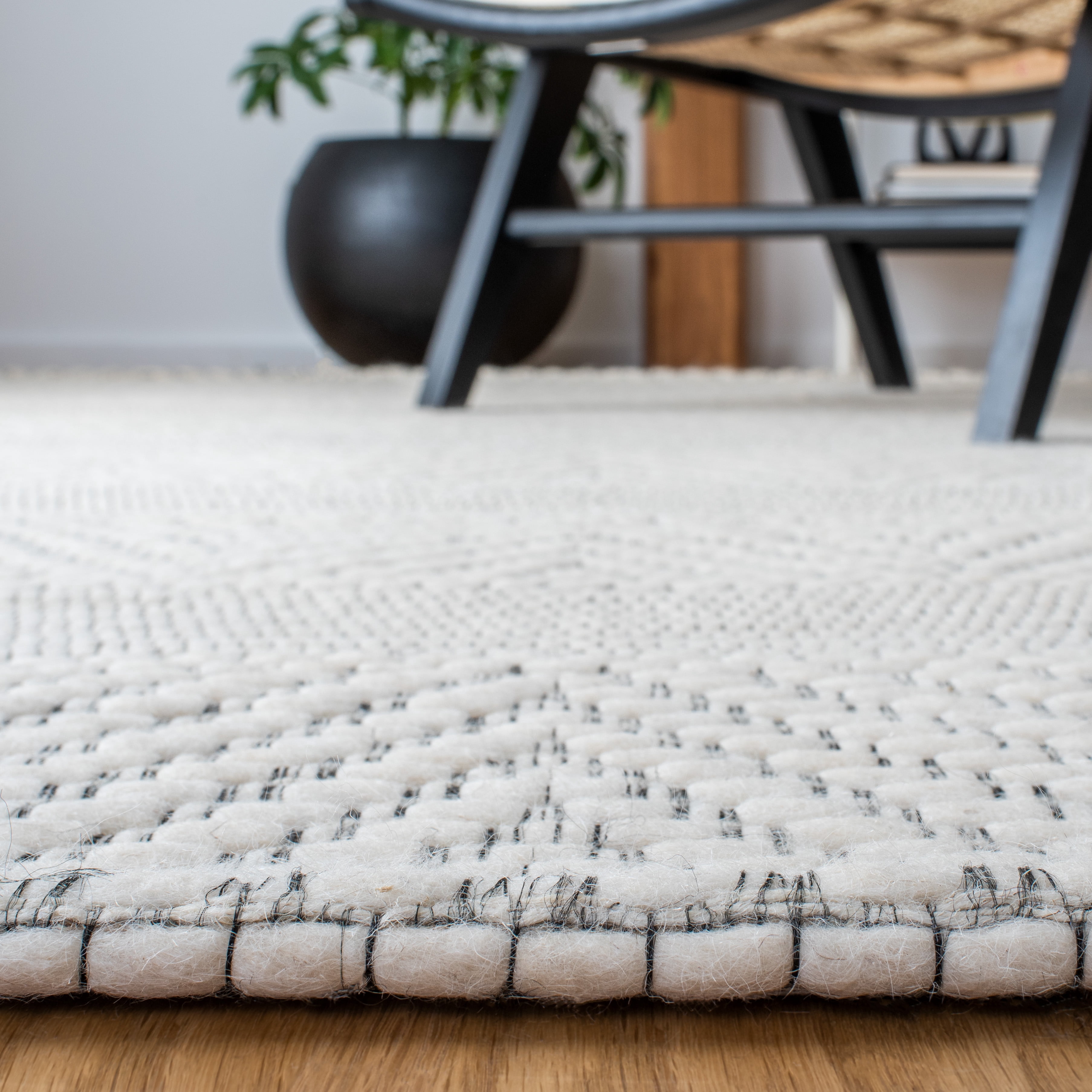 SAFAVIEH Marbella Keeleigh Diamond Area Rug, Ivory, 9' x 12'
