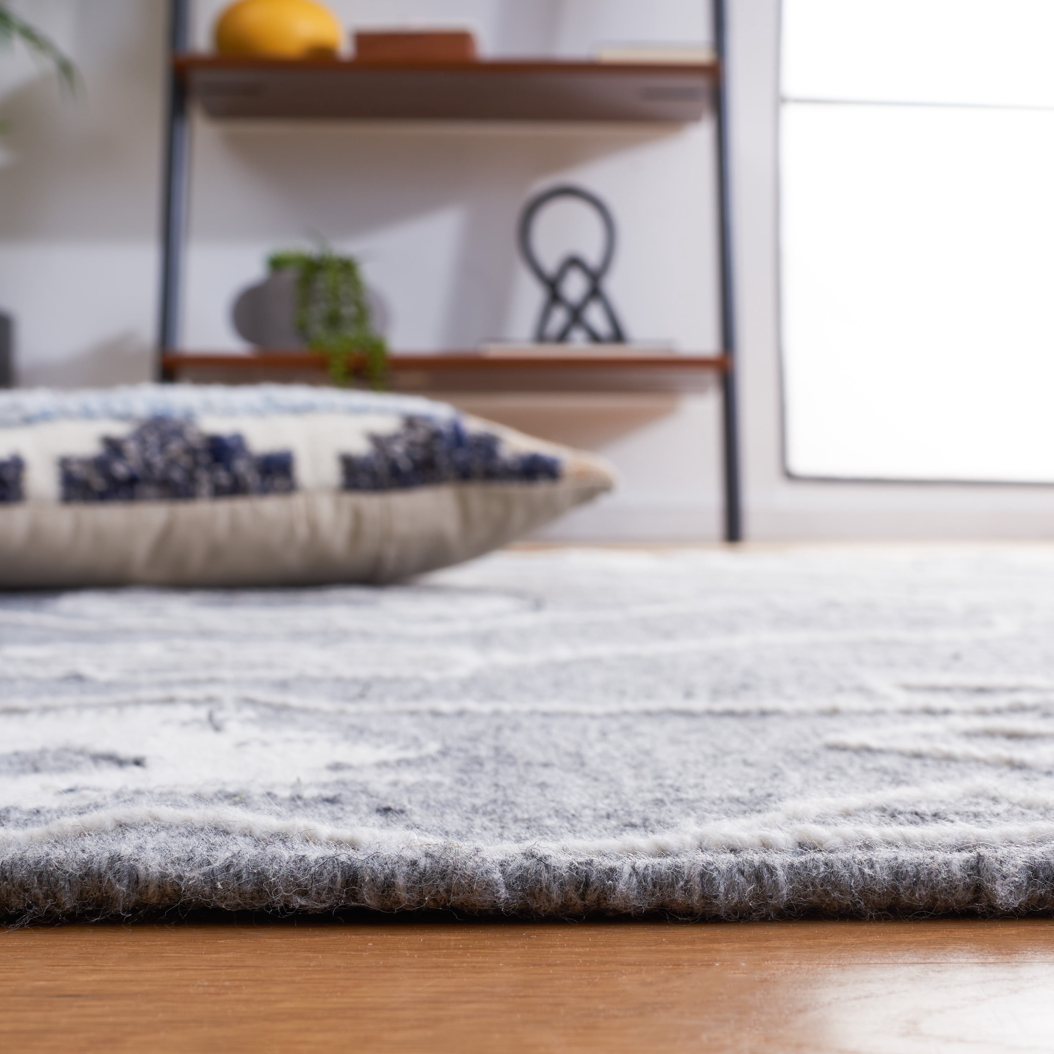 SAFAVIEH Kilim Adair Geometric Area Rug, Dark Grey/Ivory, 7' x 7' Square