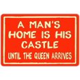 thumbnail image 1 of Letrero de metal divertido "La casa de un hombre es su castillo hasta que llegue la reina", letrero de hojalata retro vintage para el hogar, el garaje, la cueva del hombre, decoración de pared de 8 x, 1 of 1