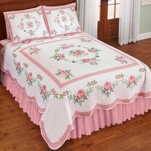 Rose Garland Quilt with Scalloped EdgesTwinPink