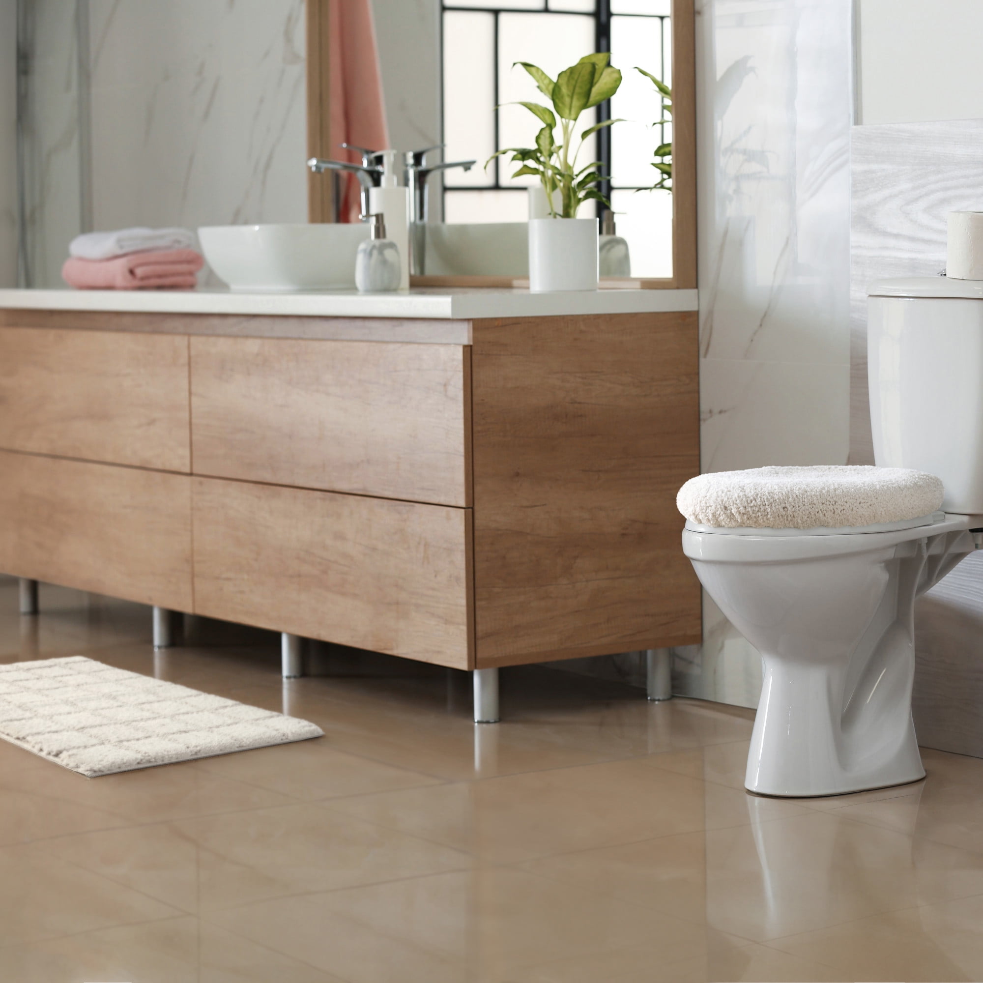 TOWN & COUNTRY EVERYDAY Ultra Plush Solid Tufted Toilet Lid Cover, Soft and Absorbent, Non-Slip Cover, Machine Washable, White, 18"x19"