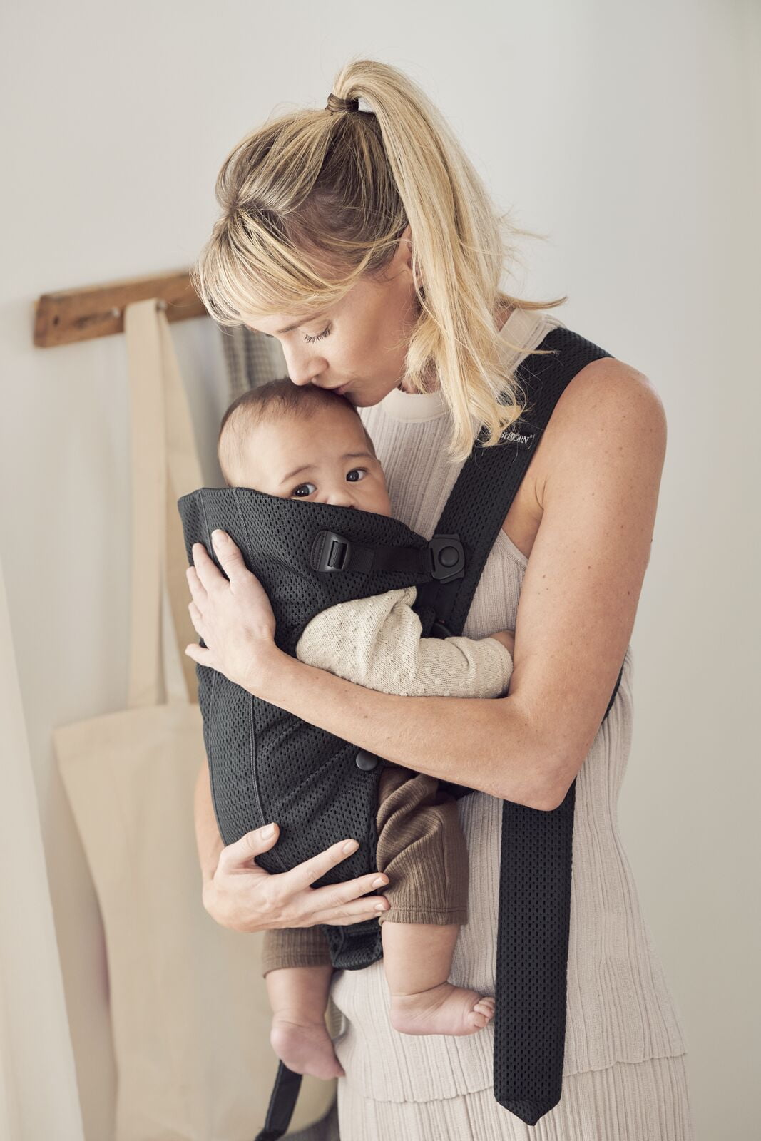 BabyBjorn Baby Carrier Mini 3D Mesh 2-Position Black, One Size