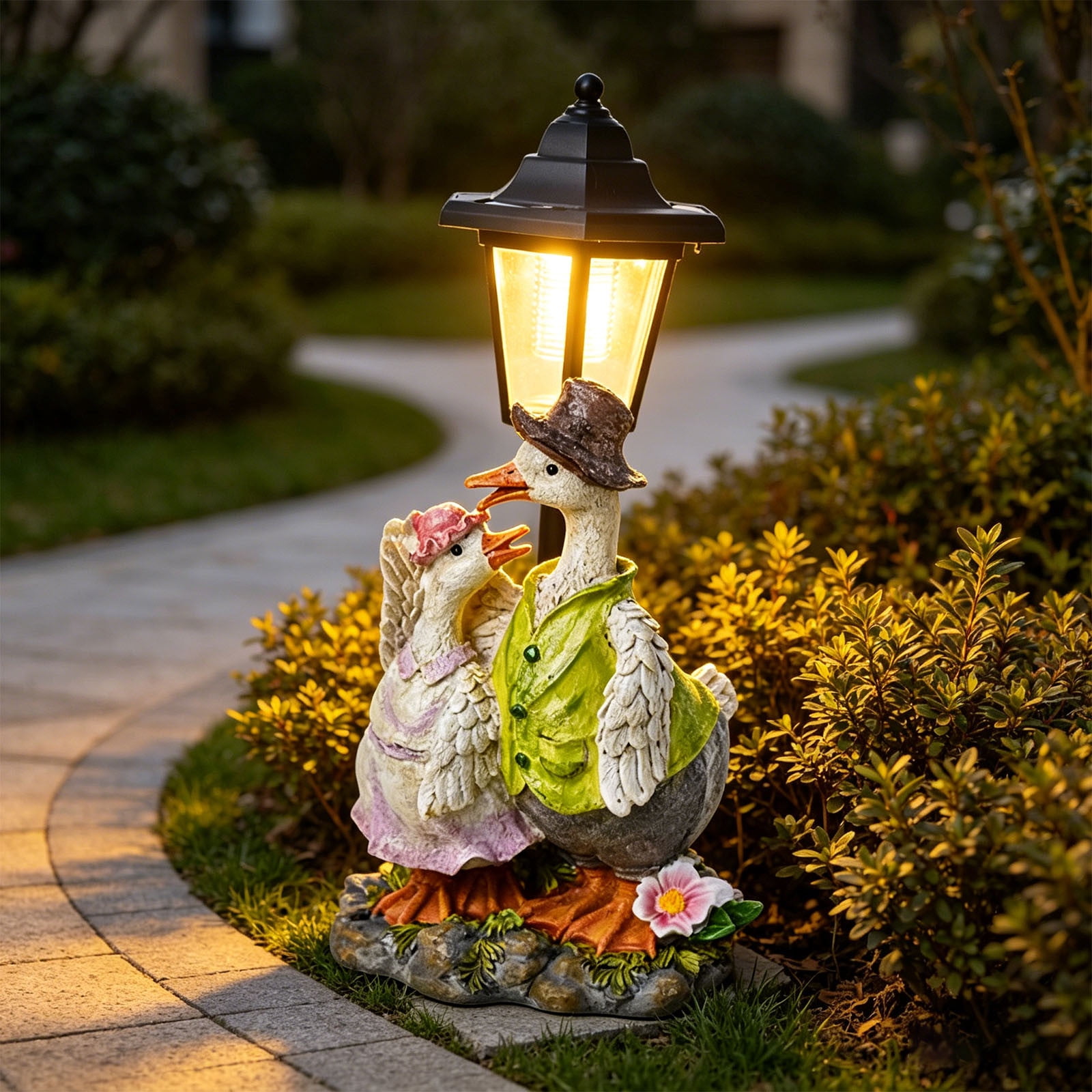 Tarmeek Solar Duck Couple Garden Statue with Flower Pot, Handcrafted Resin Outdoor Yard Art, Weatherproof Patio Lawn Ornament for Porch, Backyard, Balcony, Housewarming Gift for Women Mom