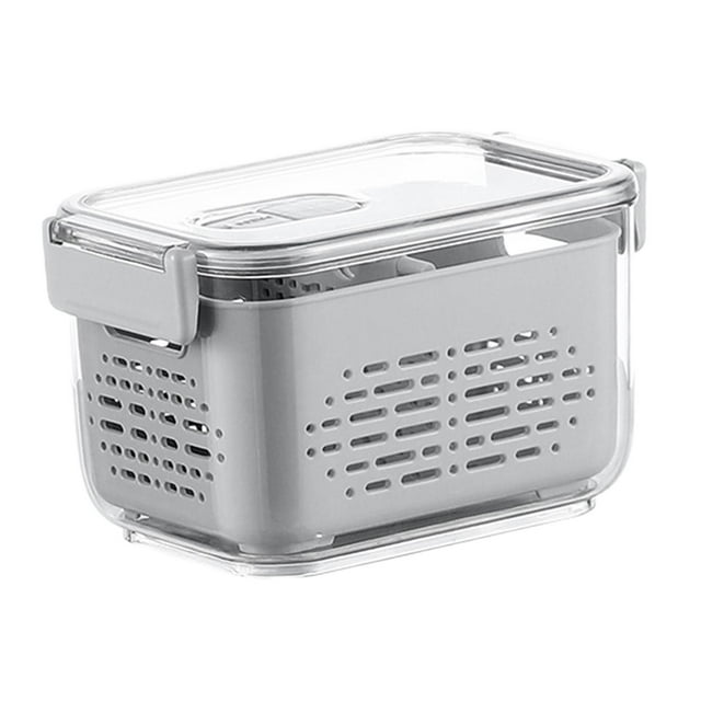 caja de almacenamiento de verduras para refrigerador, caja de conservación para refrigerador, organizador reutilizable para nevera, encimera para Caja PETG color M (28.5 x 18 x 15.5 cm), vista 3/4 frontal con tapa transparente y cierres laterales; incluye colador extraíble y divisor plegable, rejillas de drenaje para lavar y ventilar frutas y verduras, adecuada como organizador de nevera y caja hermética para conservar alimentos. Tiene tamaño y diseño que la hacen adecuada también como contenedor de almacenamiento portátil para preparar y transportar ensaladas o ingredientes cortados.