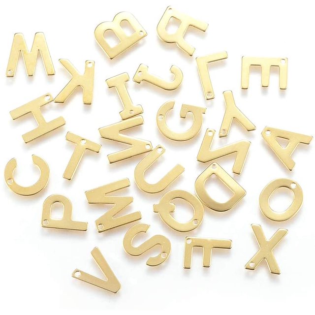 10 dijes de letras de acero inoxidable 304 dorados para mujer, ideales como regalo elegante para cumpleaños o festivales. Joyería personalizada. Medidas: 11 x 6 ~ 12 x 0,8 mm. Orificio: 1 mm.