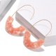 thumbnail image 4 of Pendientes en forma de U Sonducket con estampado de leopardo rosa, 4 of 6