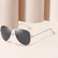 thumbnail image 1 of Gafas de sol polarizadas Gafas de marco de metal Estilo simple (marco de película gris) Oro, 1 of 5