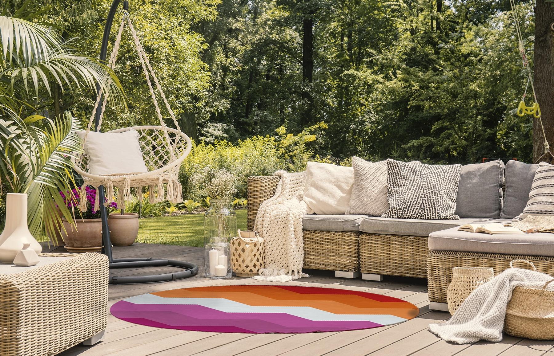 Simply Daisy 5' Round Inclusive Lesbian Chevron Inclusive Lesbian Chevron Chenille Indoor/Outdoor Rug