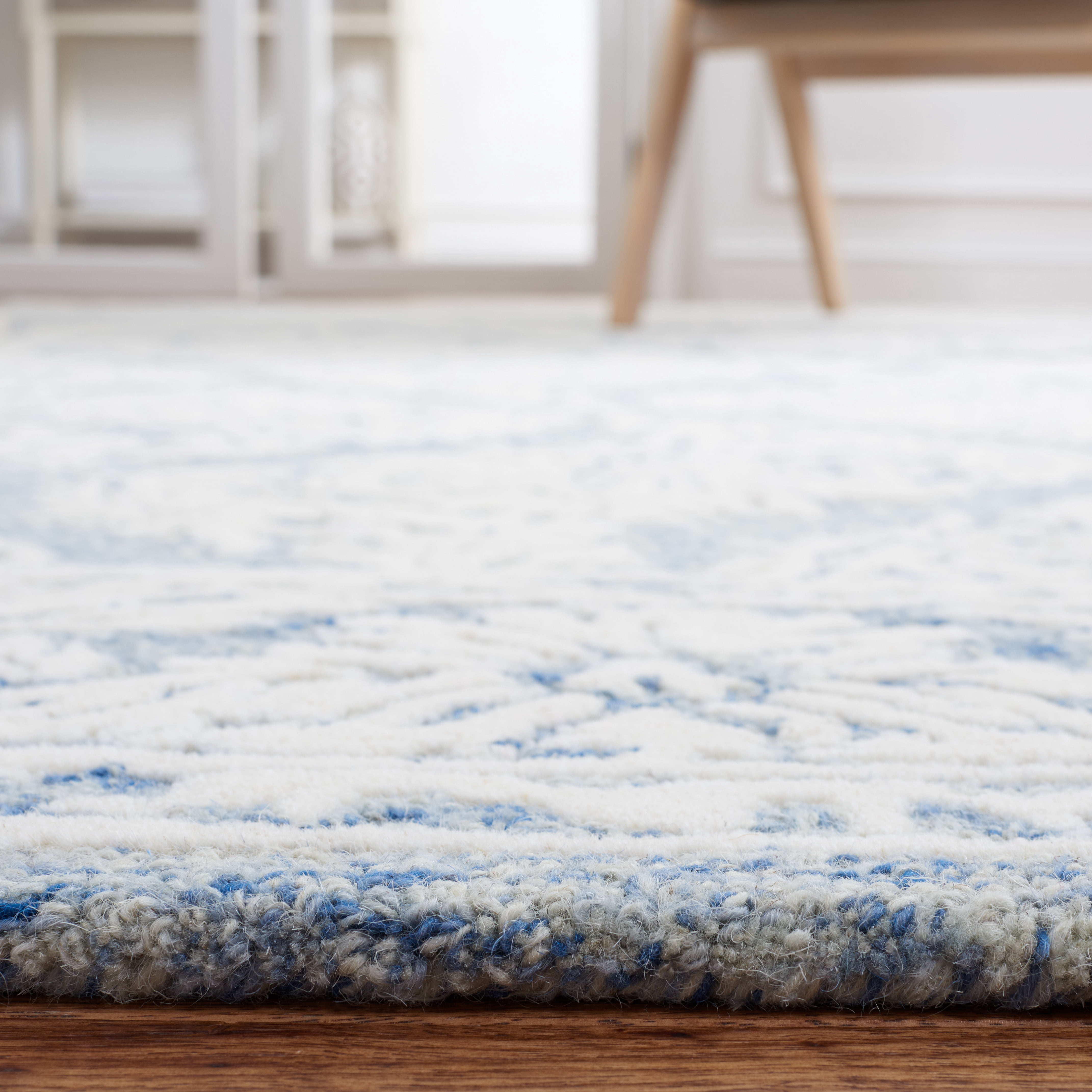 SAFAVIEH Metro Wayland Medallion Area Rug, Blue/Ivory, 6' x 6' Square
