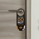 thumbnail image 2 of Letrero de "No molestar" para puerta de hotel, colgante de doble cara para puerta, colgador de pomo de puerta, 2 of 8