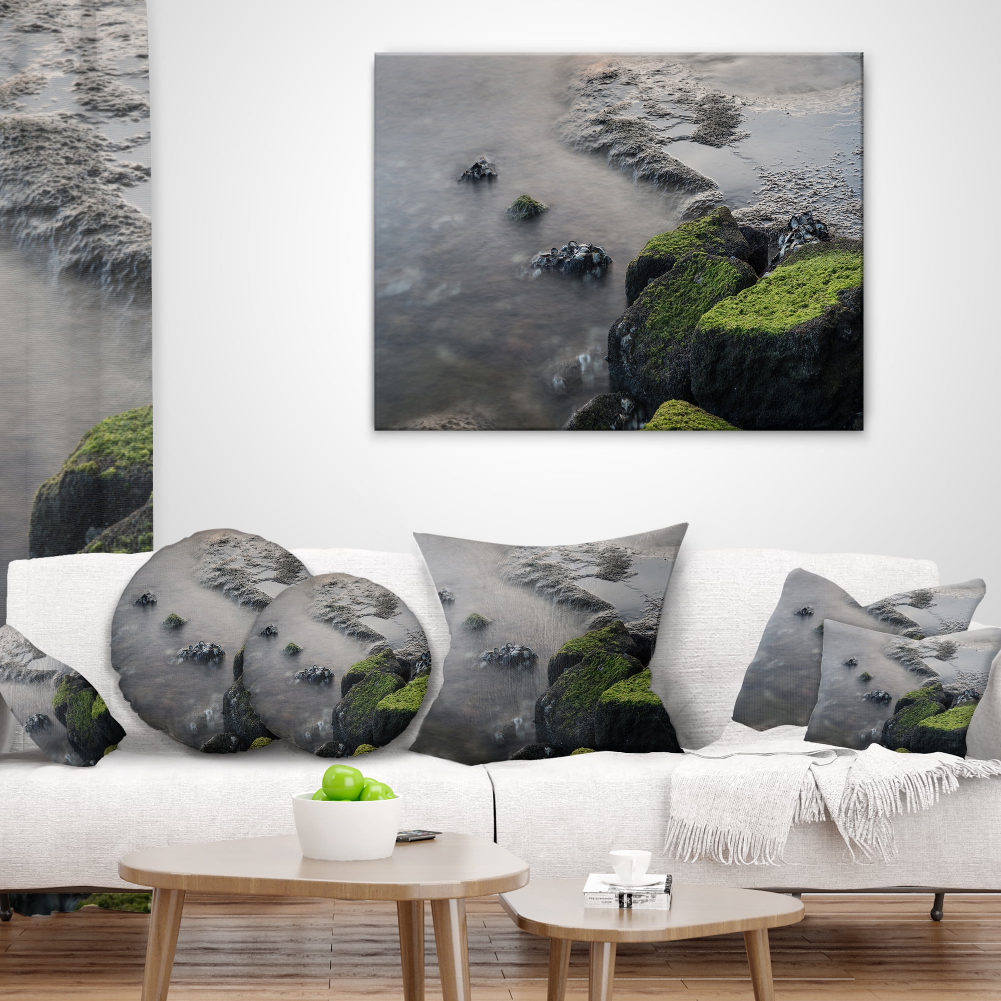 Designart Green Rocks in Beautiful Sydney Coastline - Seashore Throw Pillow - 18x18