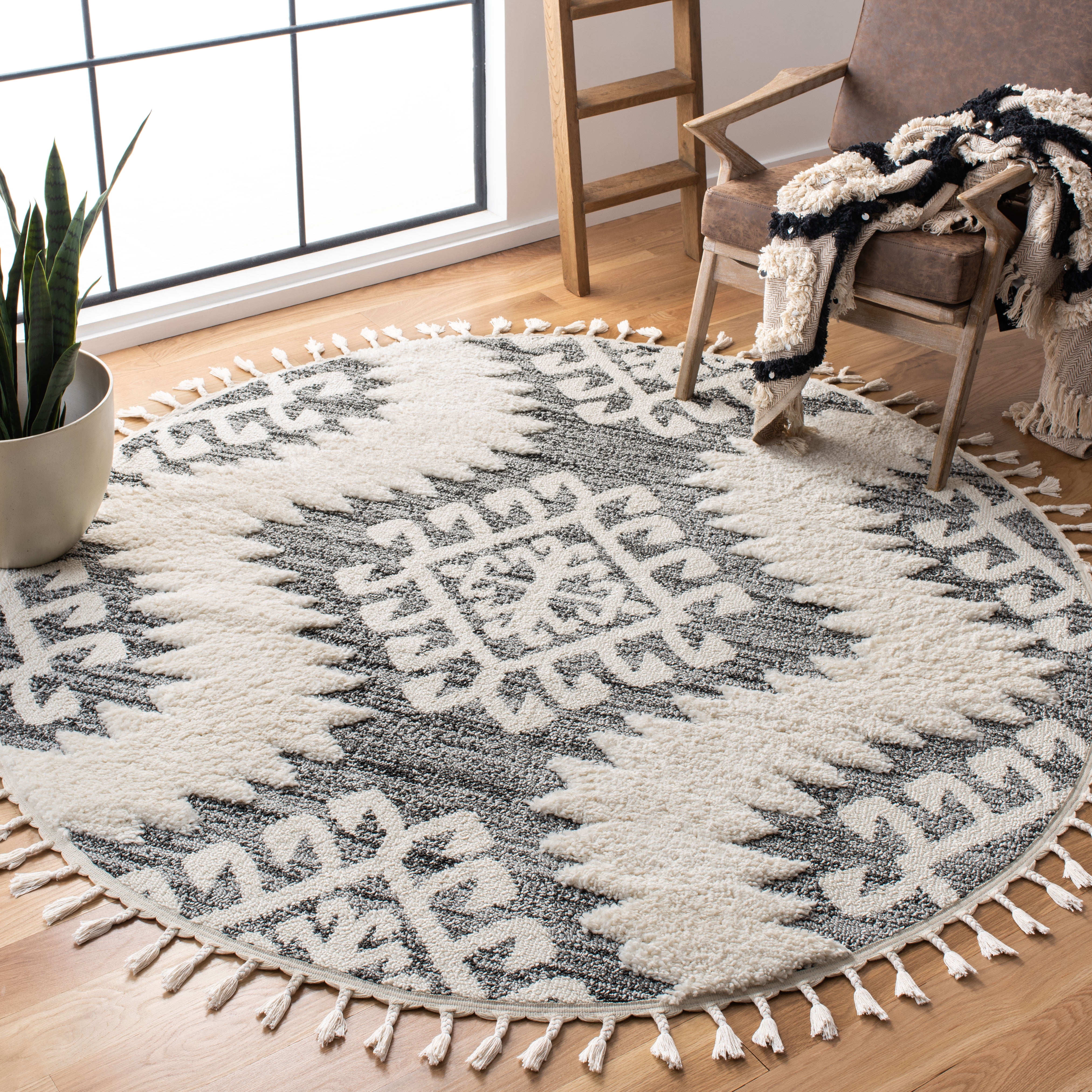 SAFAVIEH Moroccan Tassel Shag Desmond Area Rug, Ivory/Grey, 6'7" x 6'7" Round