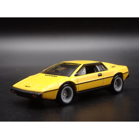 Open Box 1988-1994 LOTUS ESPRIT YELLOW 1:64 SCALE COLLECTIBLE DIORAMA DIECAST MODEL CAR