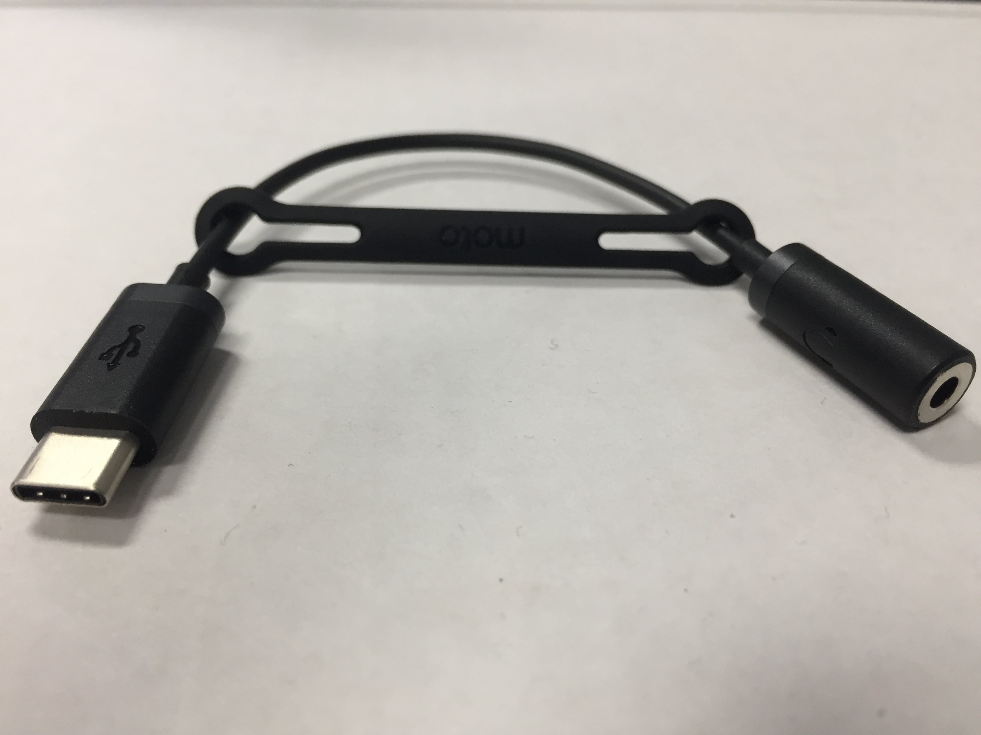 Motorola USB-C to 3.5mm Audio Headphone Jack Adapter Cable Motorola USB-C to 3.5mm Audio Headphone Jack Adapter Cable