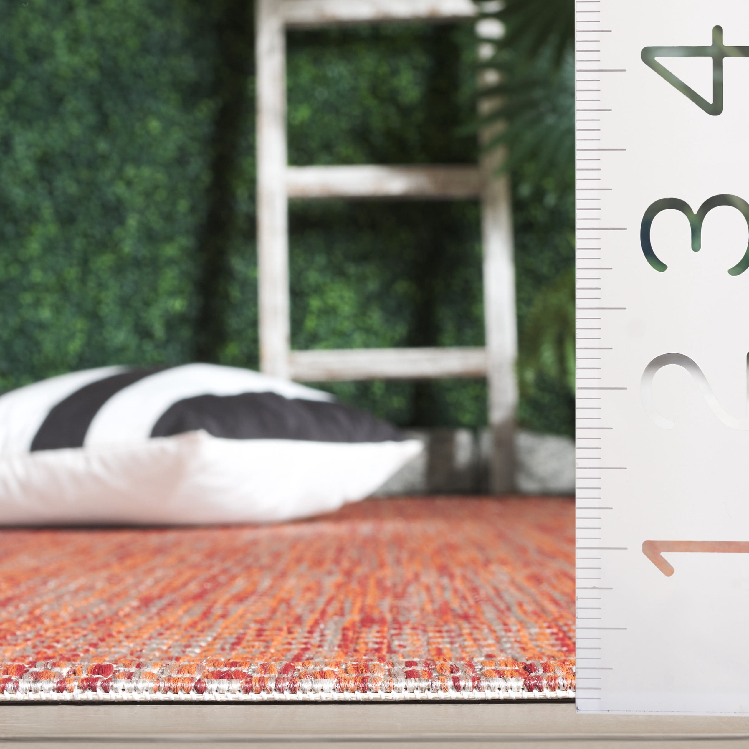 Safavieh Courtyard Finnian Solid Indoor/Outdoor Area Rug, Red/Beige, 7'10" x 7'10" Round