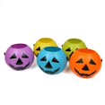 thumbnail image 1 of Cubo de dulces de colores, decoraciones de Halloween escalofriantes, cubos de dulces de calabaza portátiles con asas de amplia capacidad para truco o trato, 1 of 4