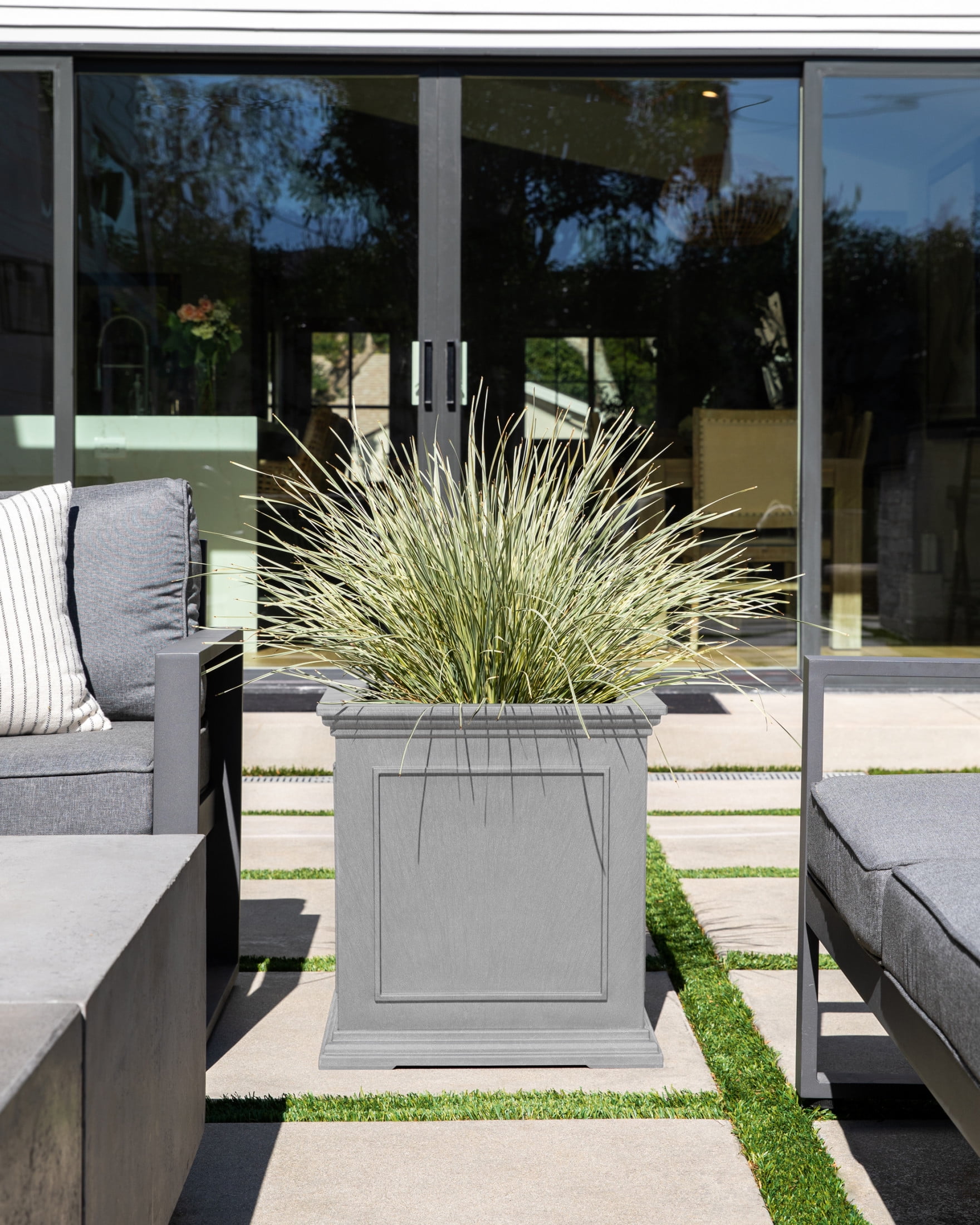 Veradek Brixton Cube 20" Plastic Planter - Gray