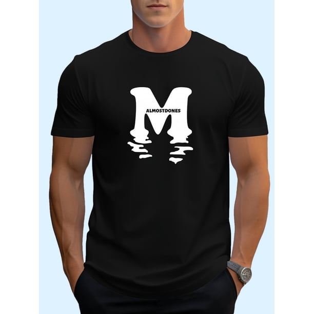 Camiseta con estampado gráfico "M And Reflection", diseño gráfico novedoso para hombre, camisetas casuales y cómodas para el verano, ropa masculina para actividades diarias, camisetas