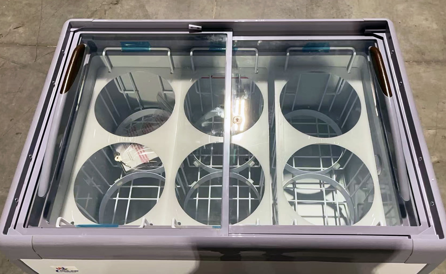 40" NSF Ice Cream Dipping Cabinet Freezer – Holds 10 Tubs Total (6 Display + 4 Storage), Sliding Flat Glass Top, R290, 115V | RI-260DC