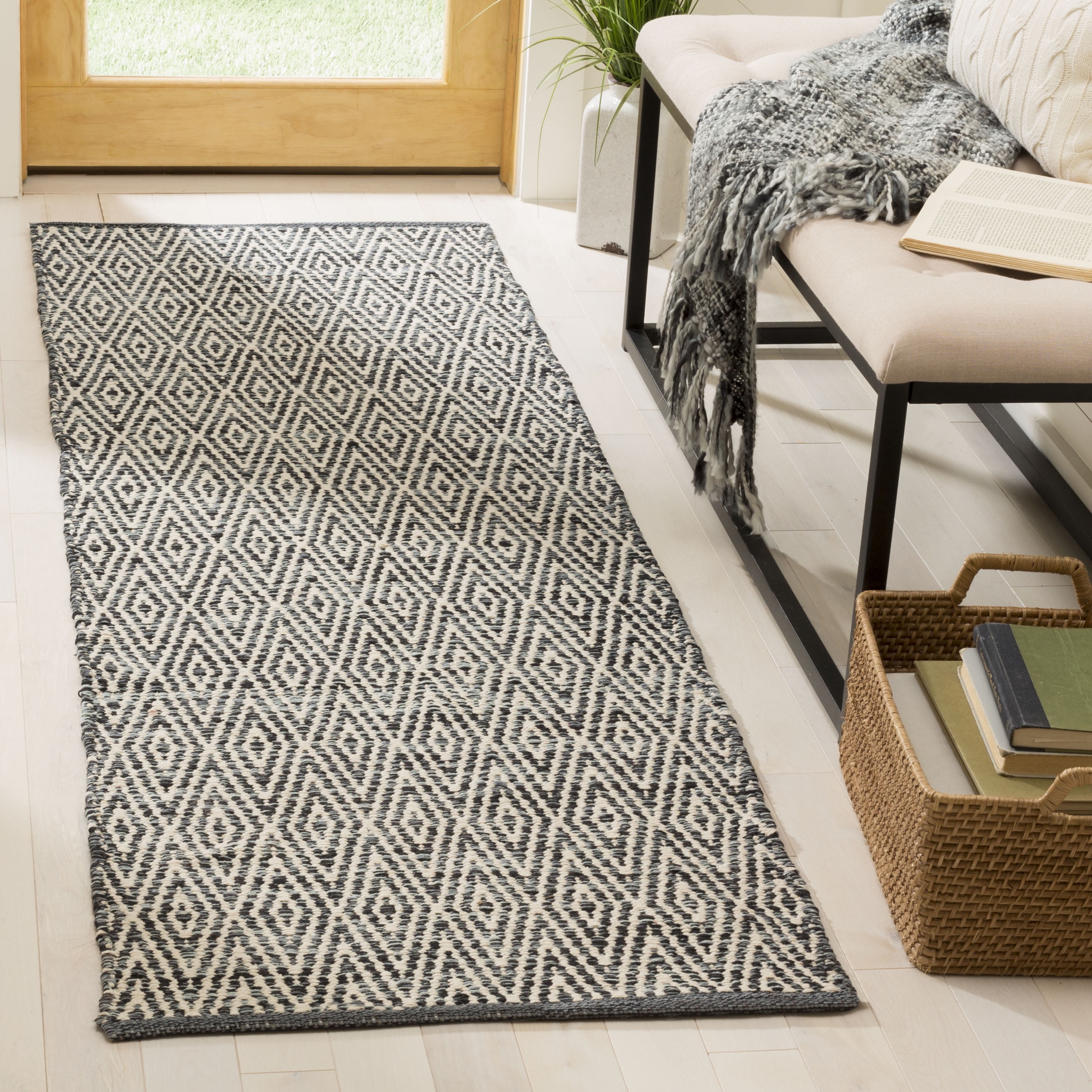 SAFAVIEH Montauk Jakov Geometric Diamond Cotton Runner Rug, Ivory/Dark