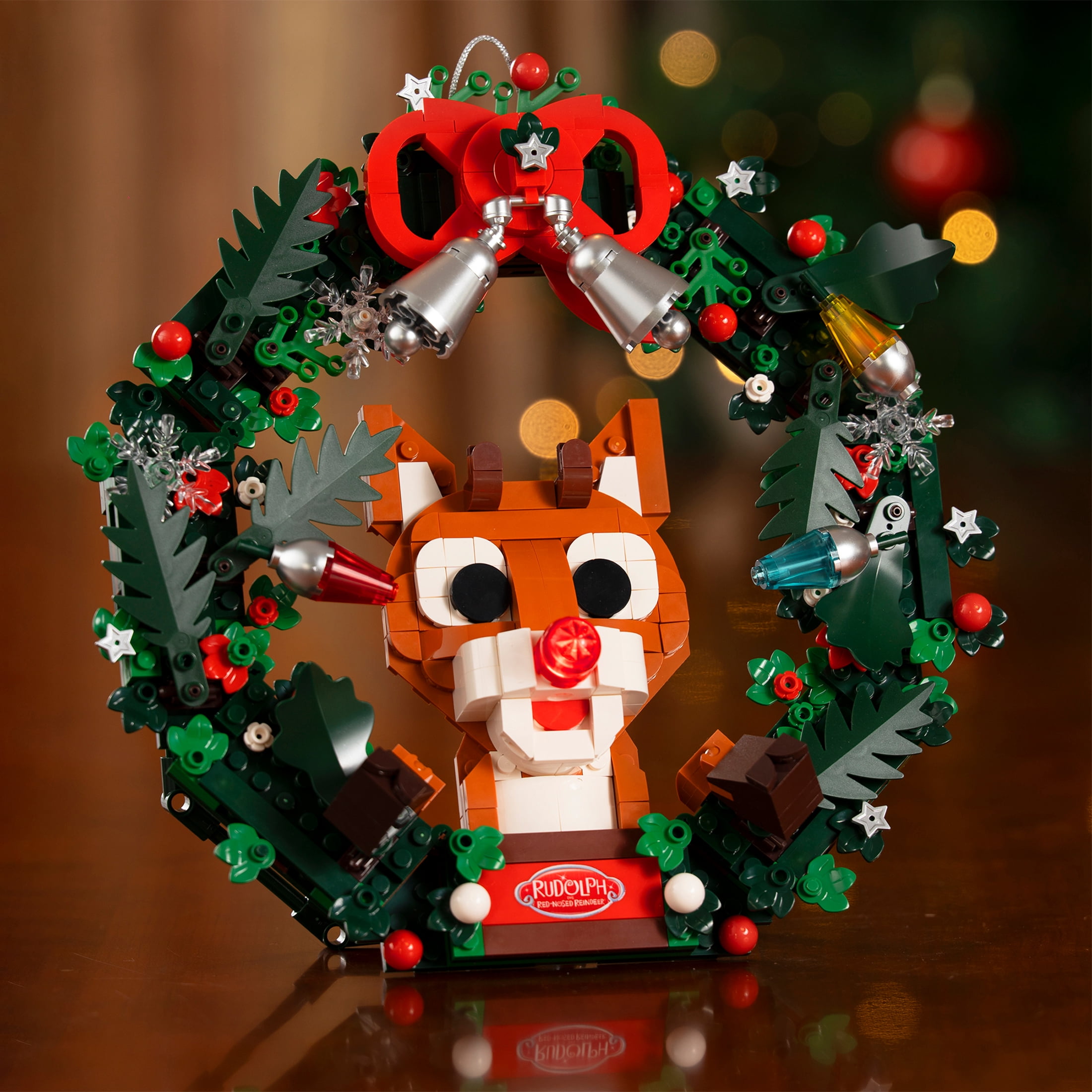 Brickcraft Rudolph the Red-Nosed Reindeer Light-Up Holiday Wreath Building Kit, 526-Piece Christmas Decoration Collectible