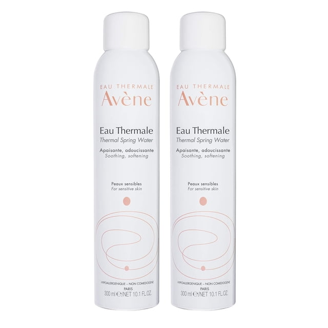 bruma facial en aerosol avene, agua termal de 300 ml (paquete de 2) Paquete de dos sprays cilíndricos blancos de 300 ml con la marca «Avène» y texto «Eau Thermale» que indica acción calmante para piel sensible; vista frontal sobre fondo blanco. Adecuada para refrescar y aliviar la piel sensible tras la limpieza facial.