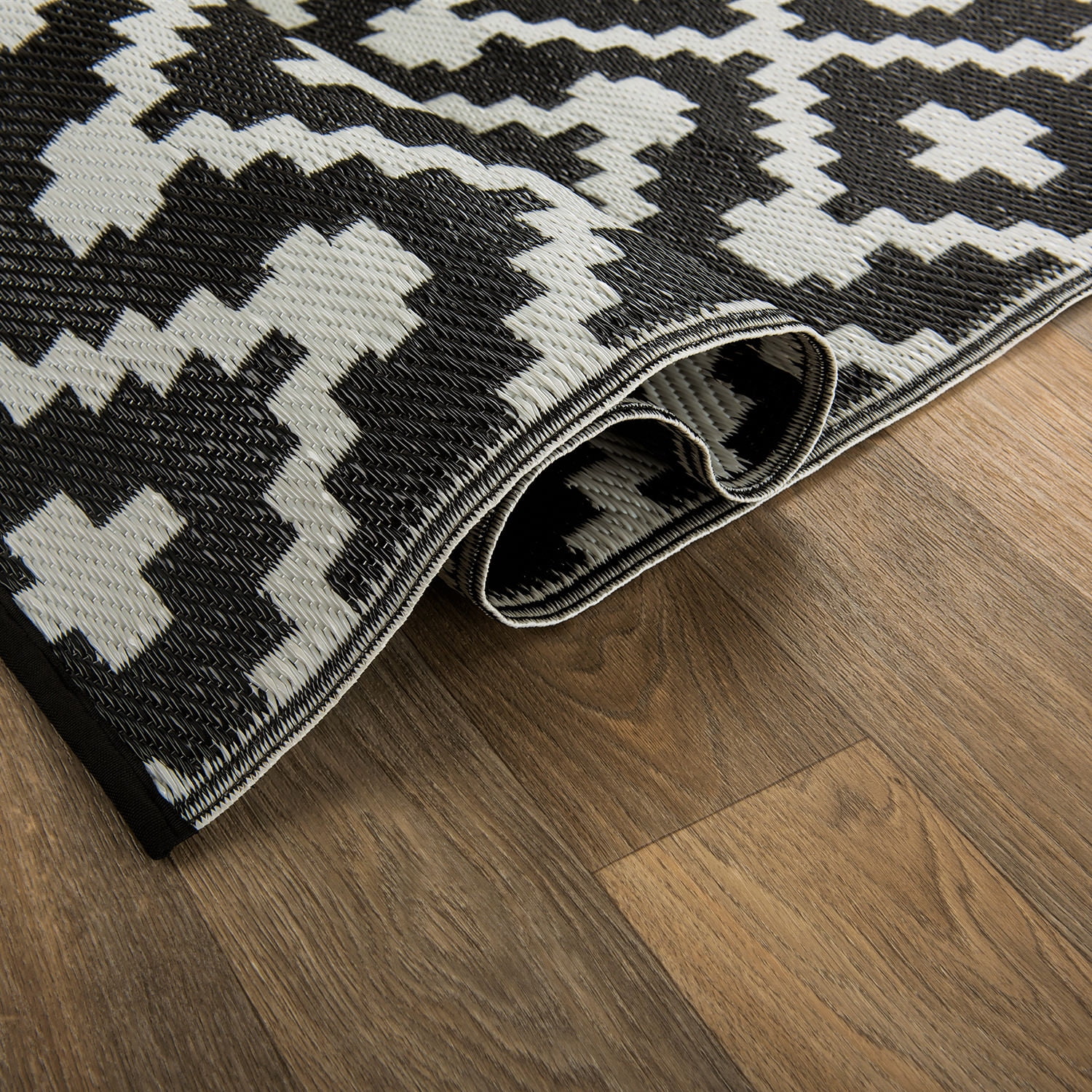 World Rug Gallery Trellis Geometric Reversible Plastic Indoor and Outdoor Picnic Mat, Camping Rug, RV Rug - BLACK 5' X 7'