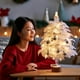 thumbnail image 4 of Mini árbol de Navidad artificial de 45 cm para niñas | Kit de decoración DIY con luces LED y adornos colgantes | Funciona con pilas | Decoración navideña para interiores, 4 of 5