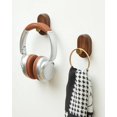 thumbnail image 2 of Percheros de Pared de Nogal Modernos Vinoil con Bronce Paquete de 2, 2 of 7