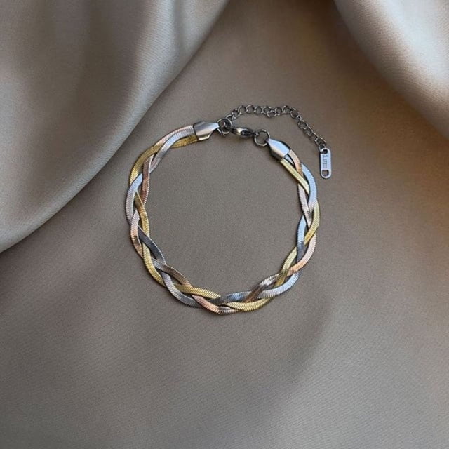Collar de estilo europeo y americano, collar de cruz de tres colores de acero de titanio, cadena de clavícula trenzada creativa personalizada