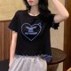 thumbnail image 2 of Letra de impresión gráfica corta Camiseta mujer casual moda manga corta cuello redondo superior para fiesta, 2 of 8