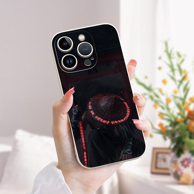 Adopte la combinación perfecta de durabilidad y diseño con esta funda de goma TPU a prueba de golpes para la serie iPhone