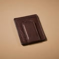 thumbnail image 3 of Tarjetero magnético de piel con diseño de Ingram Fossil, color marrón, para hombre, 3 of 4