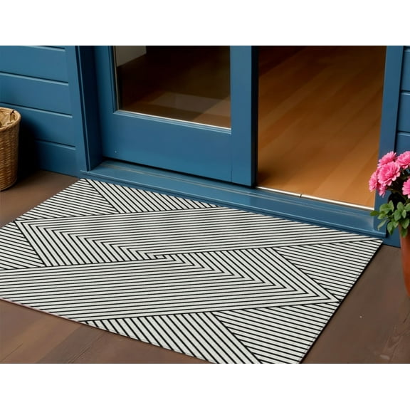 HomeRoots 612160 3 x 5 ft. White & Black Geometric Washable Indoor & Outdoor Rectangle Area Rug