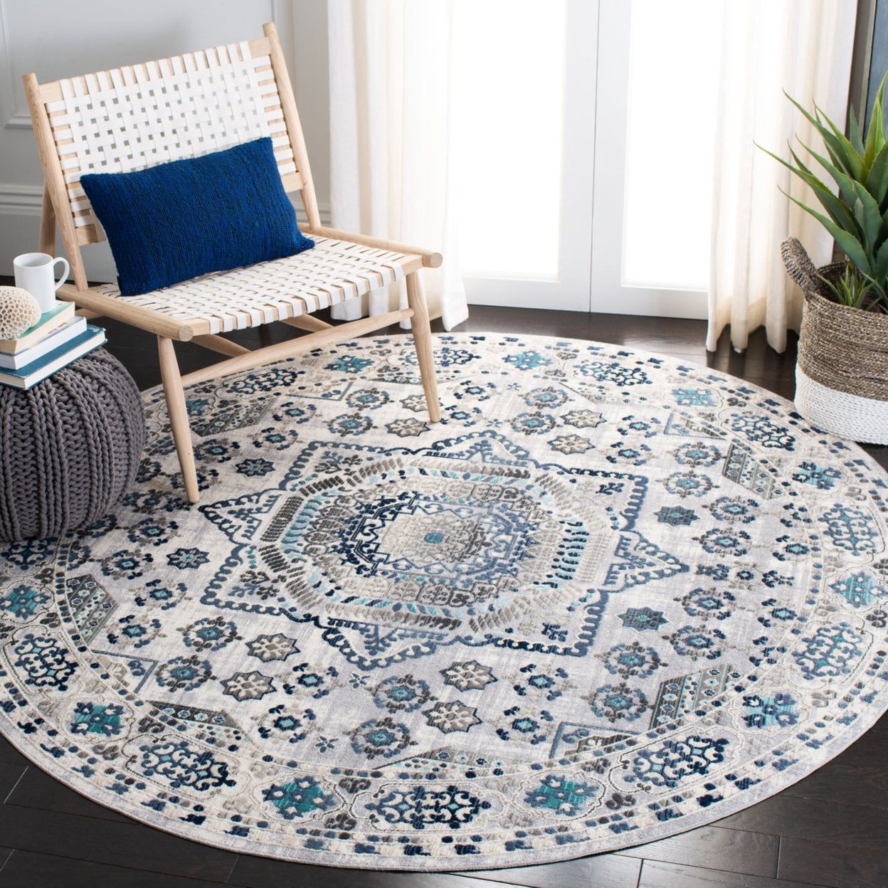 SAFAVIEH Aria Kristal Floral Bordered Area Rug, Grey/Cream, 4' x 6'
