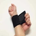 thumbnail image 2 of Muñequera - Correa de compresión ajustable - Tejido elástico y transpirable - Funda de soporte para tenis, deportes, ejercicio - Hombres, mujeres, derecha o izquierda - Color negro (1 par), 2 of 5