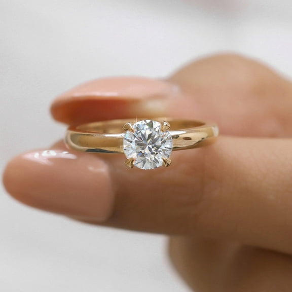 JEWELEGANT 1 Carat Solitaire Round Moissanite Engagement Ring, 925 Sterling Silver Ring for Women